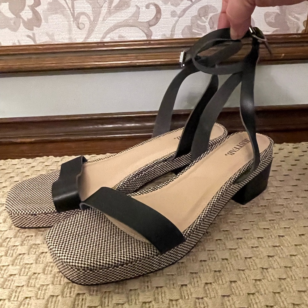 Ankle strap sandals